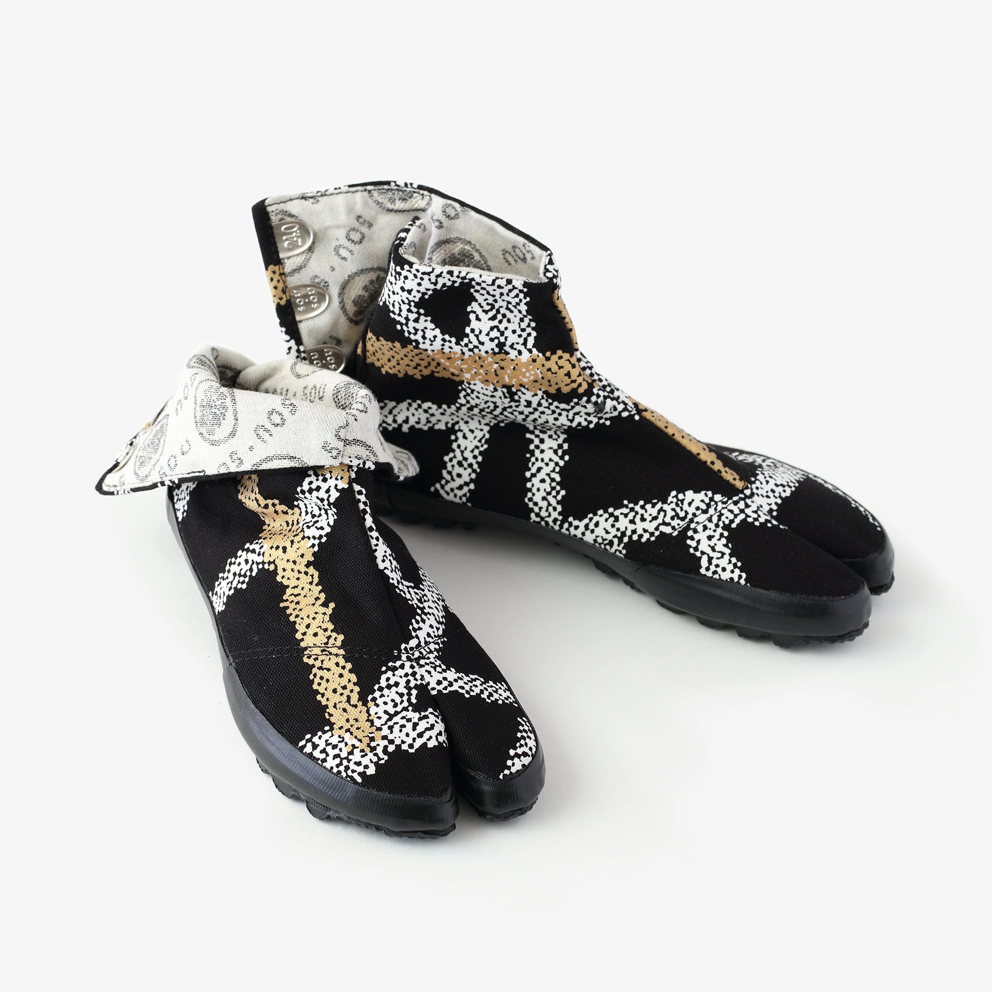 Sous-sol collé Tabi / Ganjira