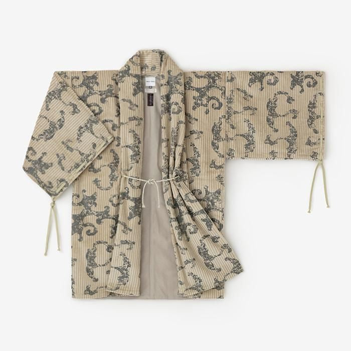 コール天 太畝（ふとうね） 宮中袖（きゅうちゅうそで） 間（けん） 袷（あわせ）／山怒濤（やまどとう） 時代 白橡（しろつるばみ）▲