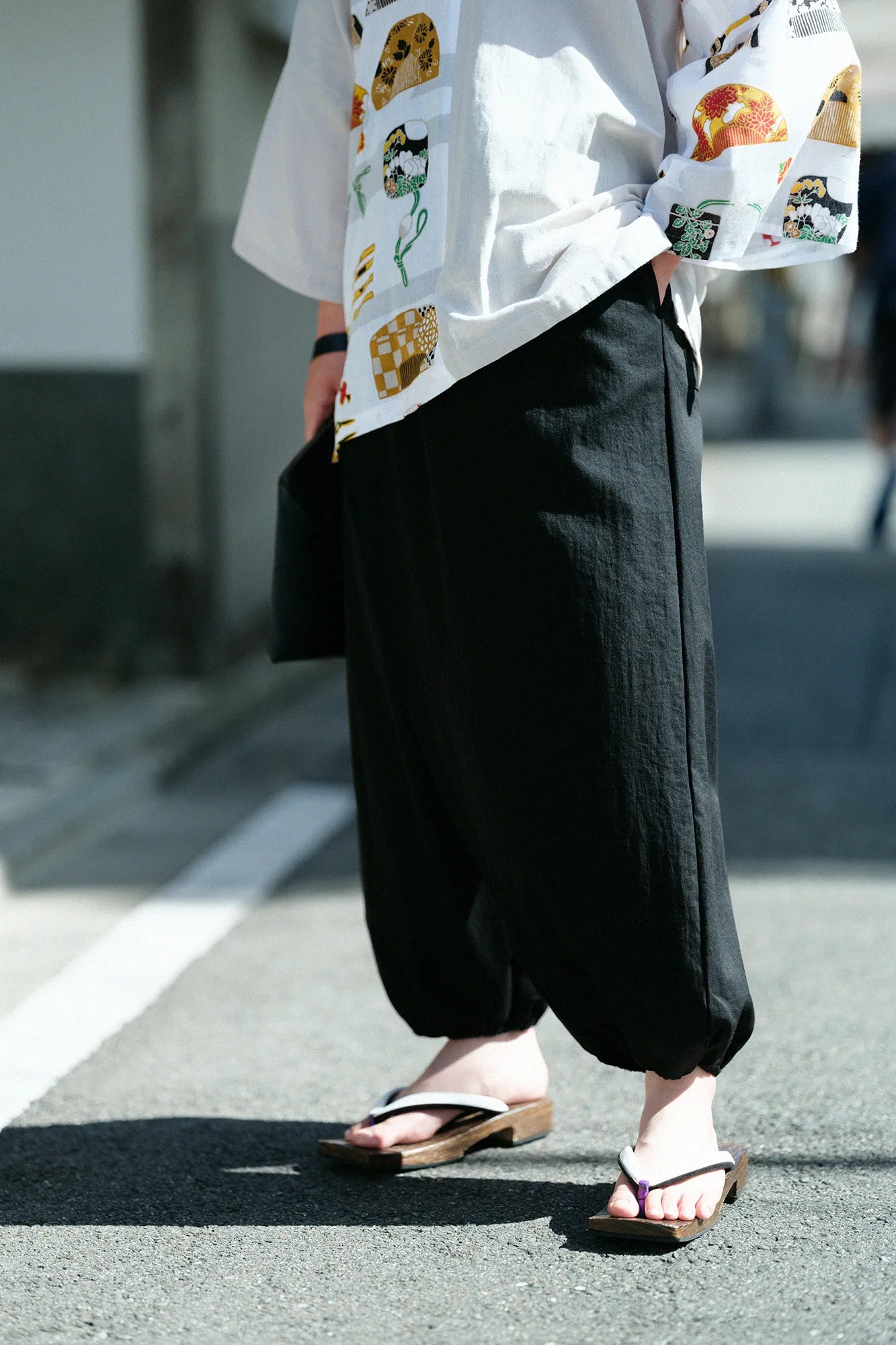 綾織（あやおり） 手柄寛衣下（たかみかんいした）／濡羽色（ぬればいろ）