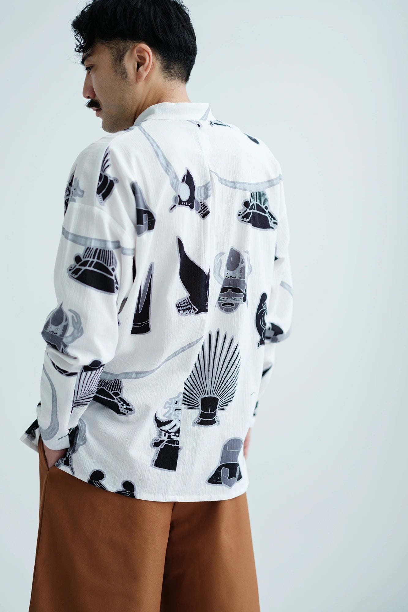 Takashima Chijimi 20/20 Stehkragen Tsutsusodeshini/Helm