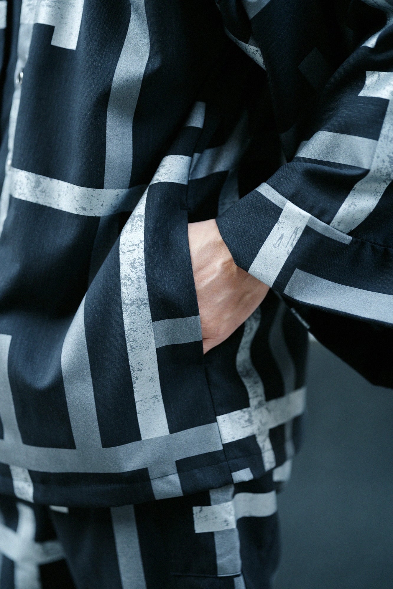 梳毛阵风靡／栅栏二重侘寂墨黑色