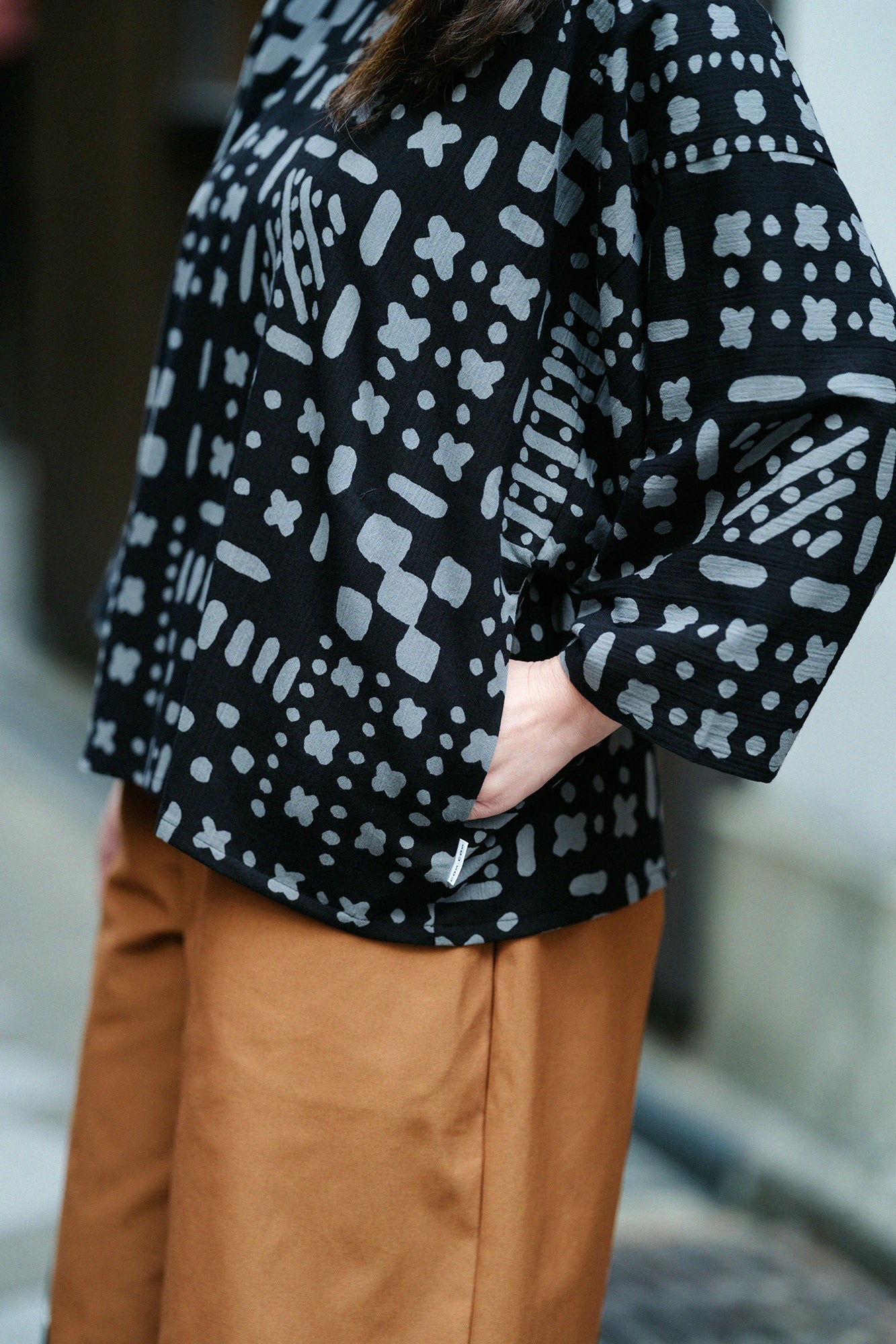 高島縮 20/20 薙刀四角衣（なぎなたしかくい）／菓子（かし）