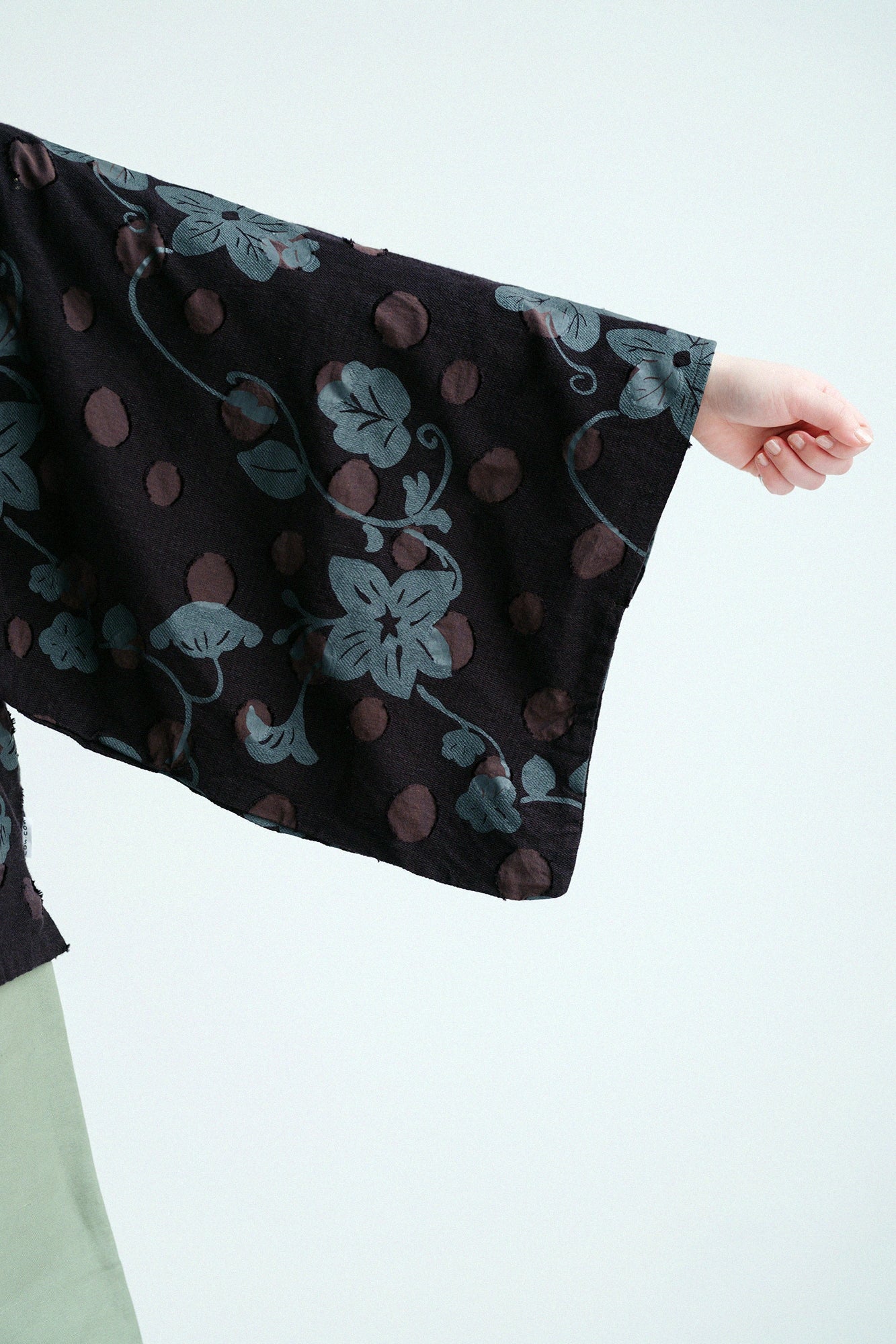 Cut Jacquard Kimono Sleeve Blouse／Graceful Deep Brown