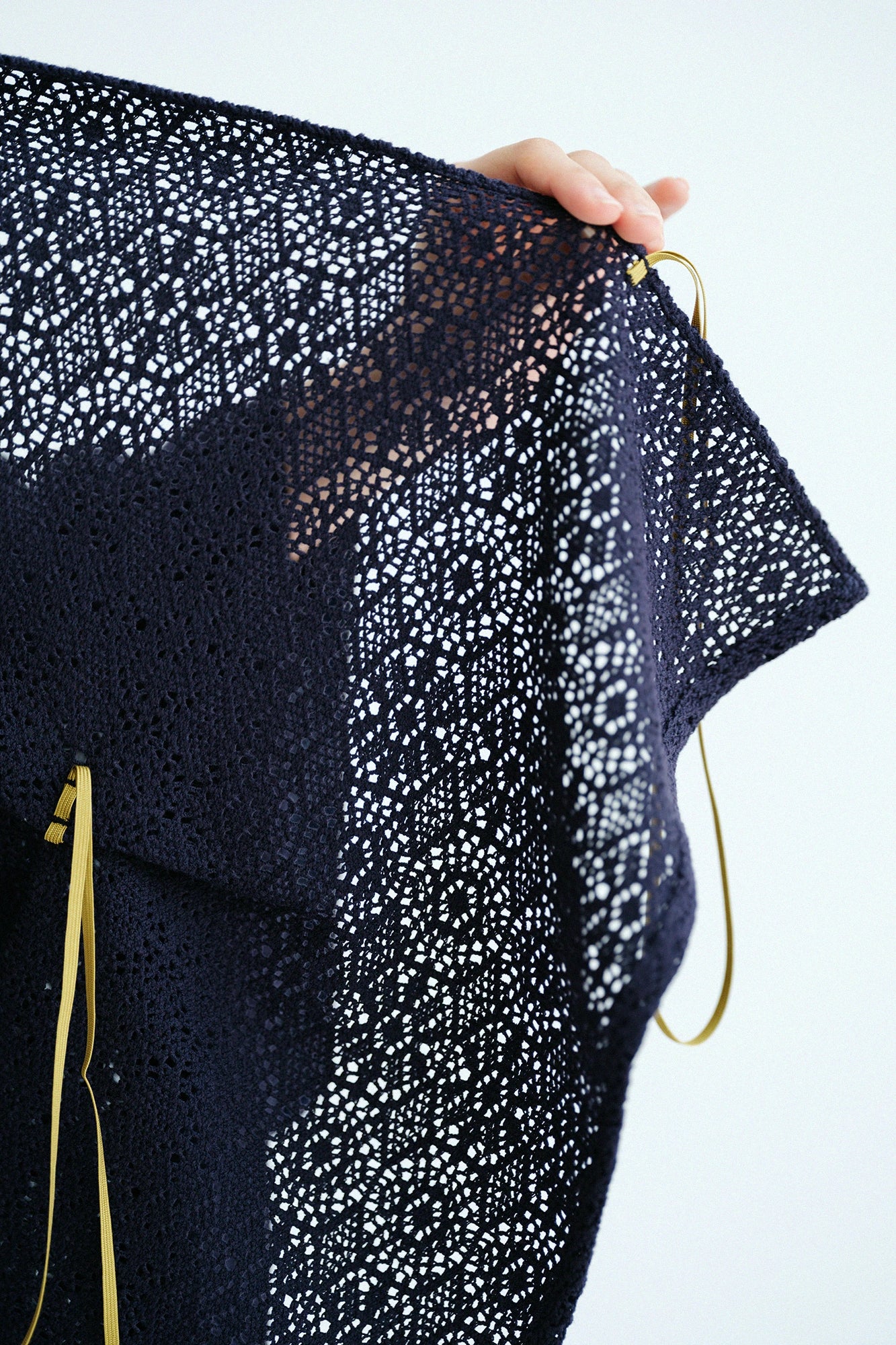 【6月23日頃発送予定】透かし幾何刺繍（きかししゅう） きさらぎ 短丈（みじかたけ）／深紺（しんこん）