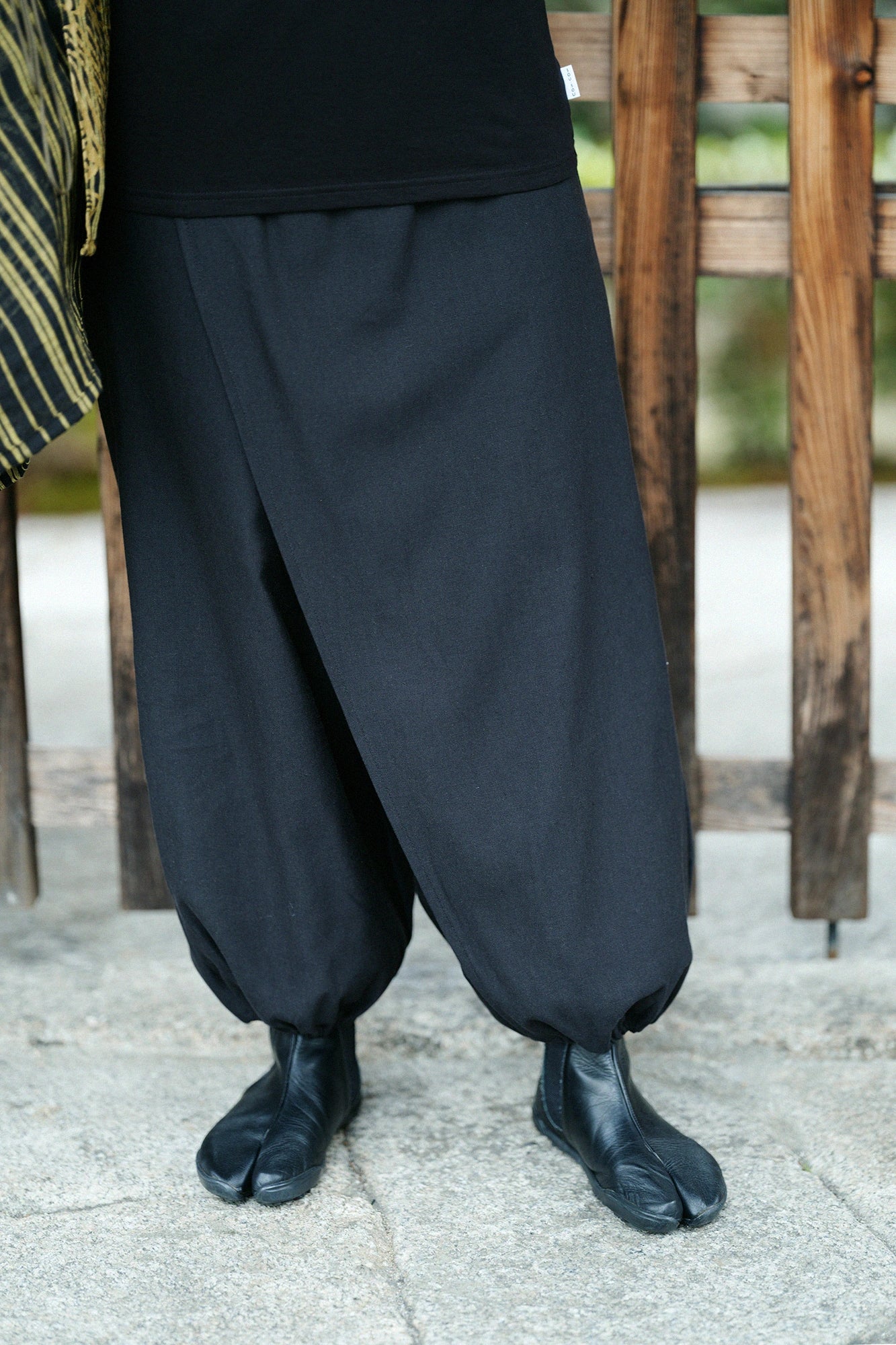 綿麻 綾織（あやおり） 手柄寛衣下（たかみかんいした）／濡羽色（ぬればいろ）