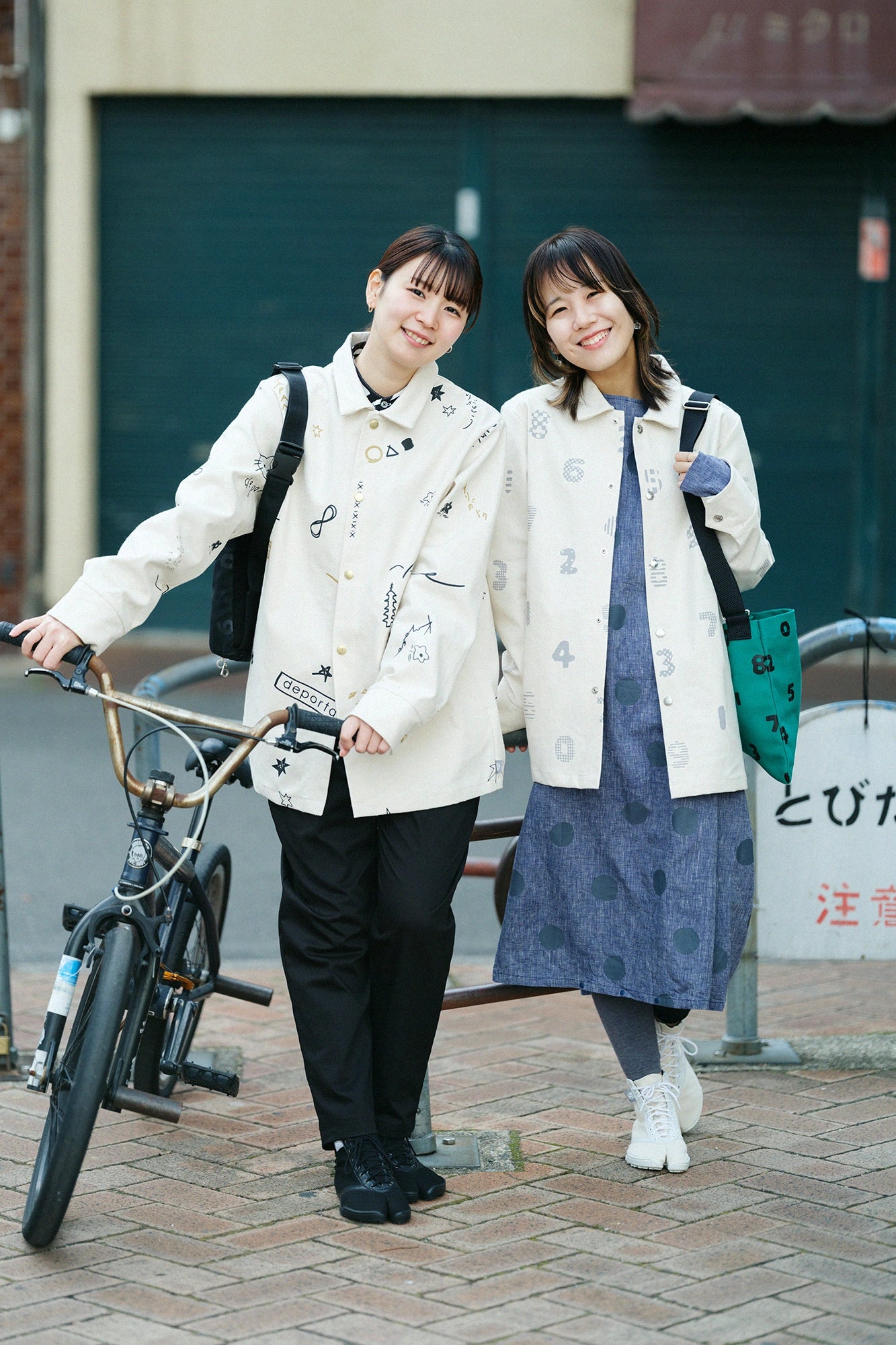 BIKE-Kleid aus Baumwollleinen/Suigyoku Mara Navy